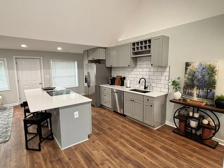 1739 Carter Cir — Photo 2