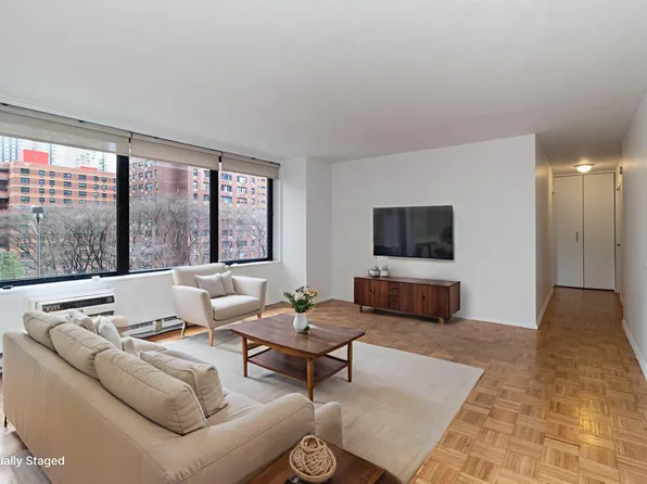 1641 Third Avenue image 1 of 12