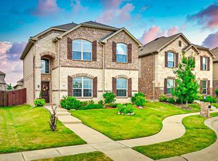 613 Crazy Horse Dr, Aubrey, TX 76227