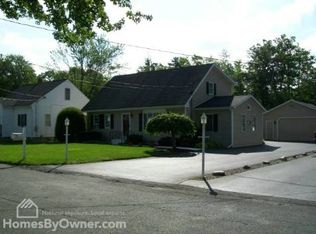 36 Van Heusen St, Colonie, NY 12205