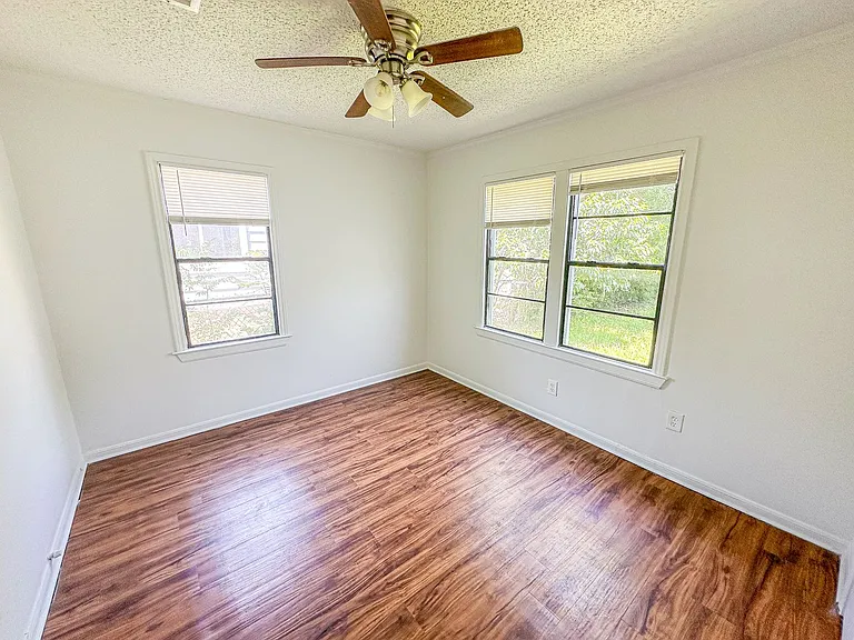 4009 James Ave — Photo 9