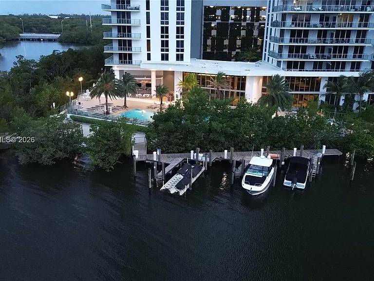 16385 Biscayne Blvd #3120 — Photo 59