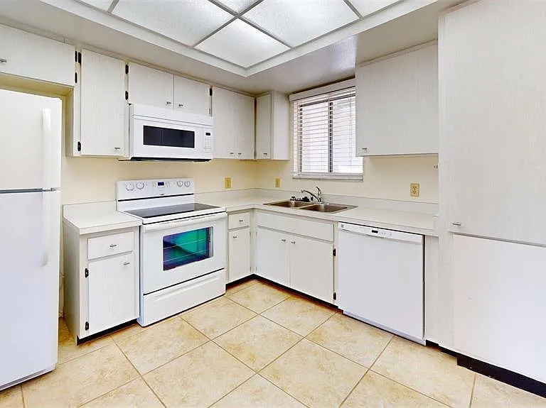 1213 Glen Oaks Dr E — Photo 14