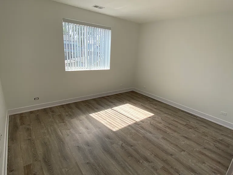 4418 N Austin Ave #102 — Photo 24