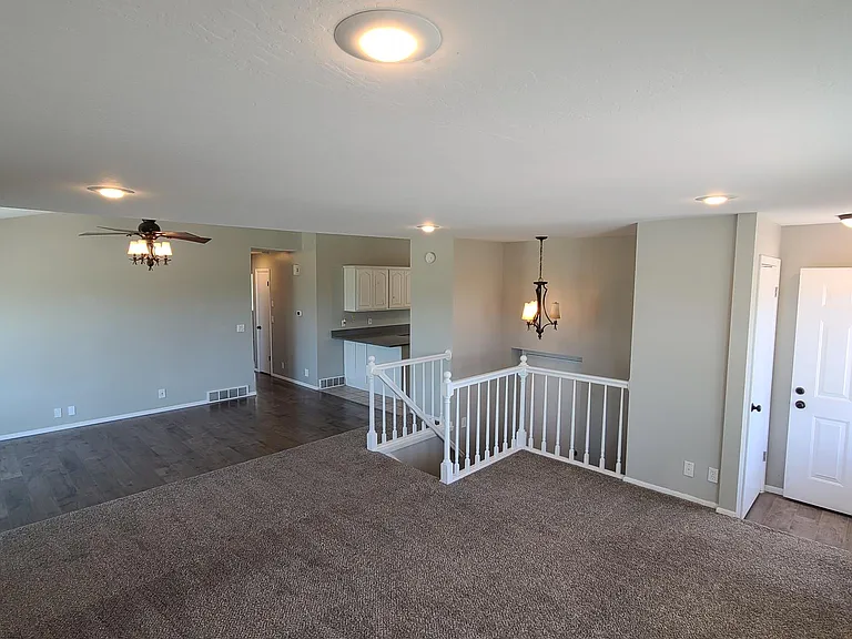 940 W Red Oaks Dr — Photo 11