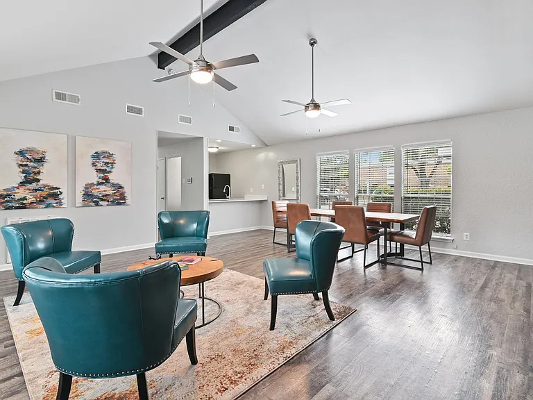 Davenport Apartments — Photo 25