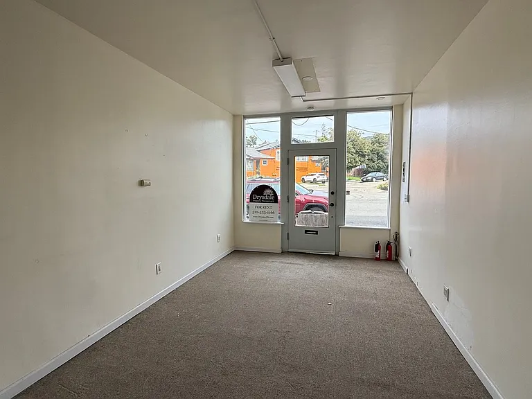 6207-6215 Macarthur Blvd — Photo 2