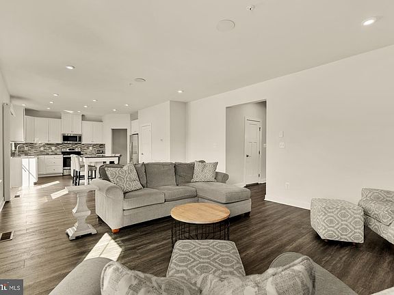 5th image of 2269 River Birch Rd