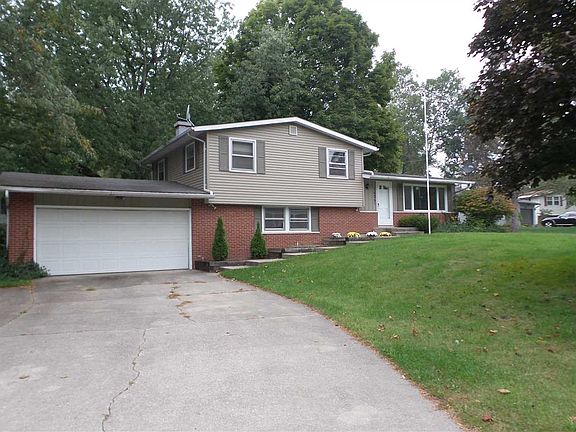 3rd image of 1625 Canterbury Dr