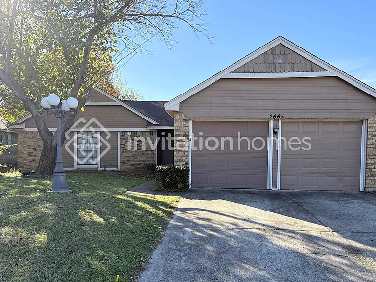 2665 Claremont Dr — Photo 1