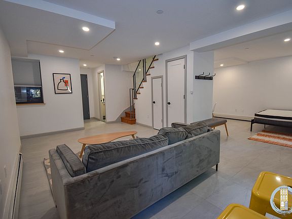 3rd image of 635 Sterling Pl APT 1