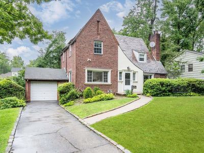 19 Hutchinson Court, Great Neck, NY, 11023