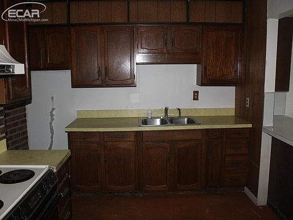 2nd image of 3121 Briarwood Dr