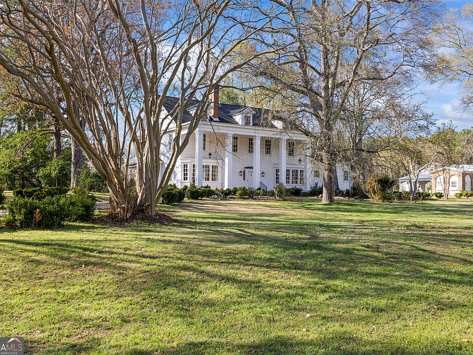 1st image of 215 Hartwell Rd