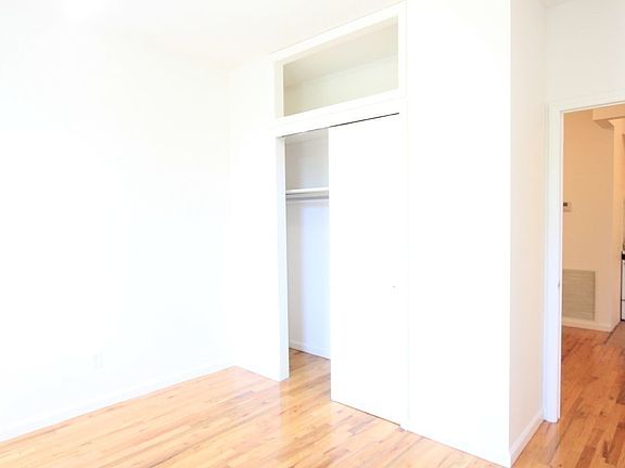 4th image of 207 Montrose Ave #4B