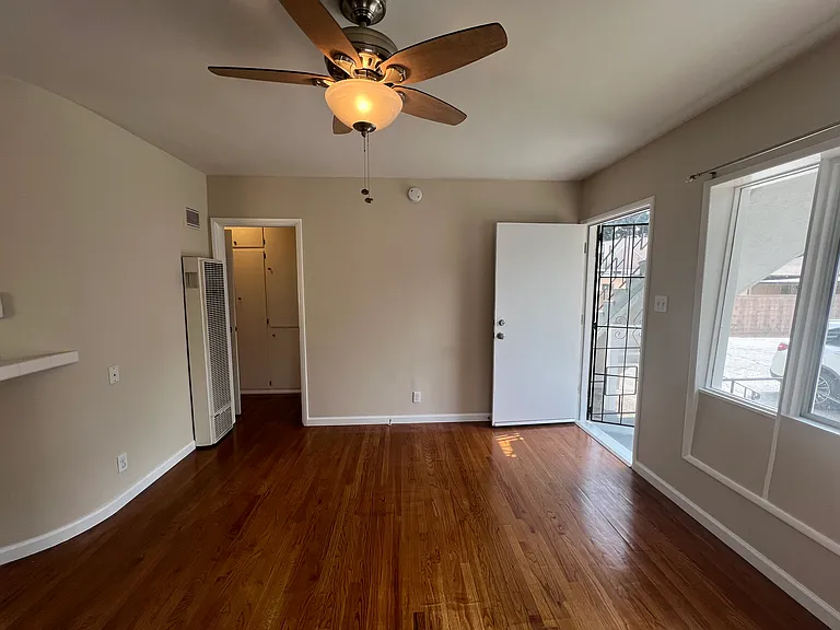 435 W Windsor Rd #B — Photo 6