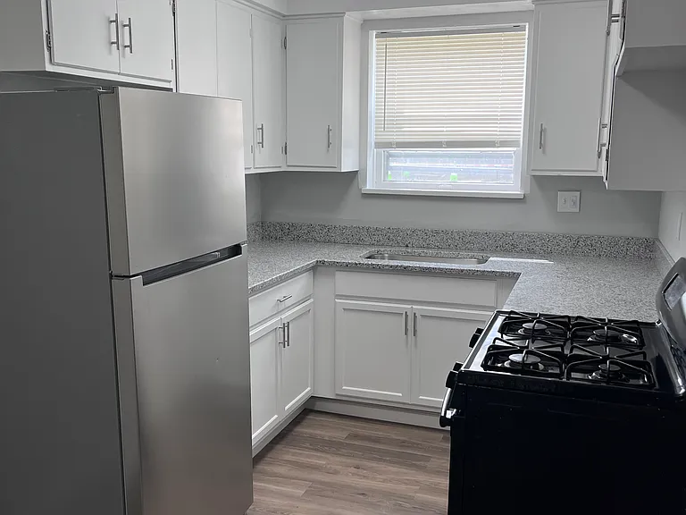 2833 Noble Rd #3 — Photo 4