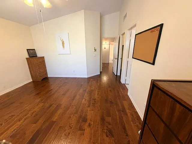 2560 S Vineyard — Photo 31