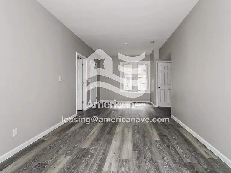 366256_003_living_room_13857377.jpg