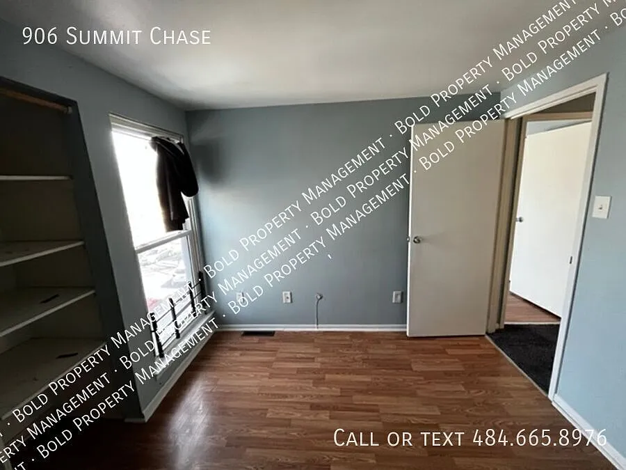 Building Photo - 906 Summit Chase Dr