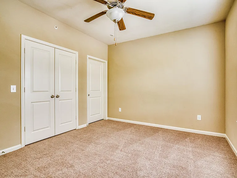 1044 Norwood Park Blvd — Photo 10