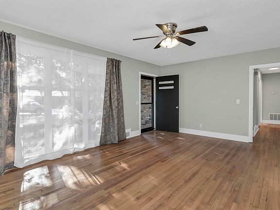 3rd image of 1615 Morninghill Dr