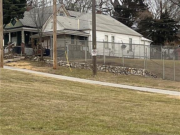 3rd image of 2325 Fairmount Ave
