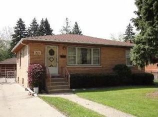 321 Pine St, Villa Park, IL 60181