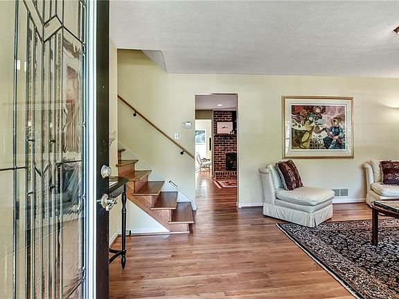 3rd image of 2536 Oak Hill Dr