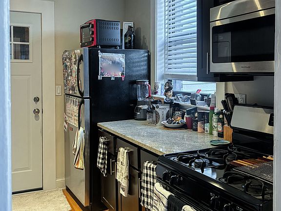 2nd image of 4719 1/2 N Leavitt St #3