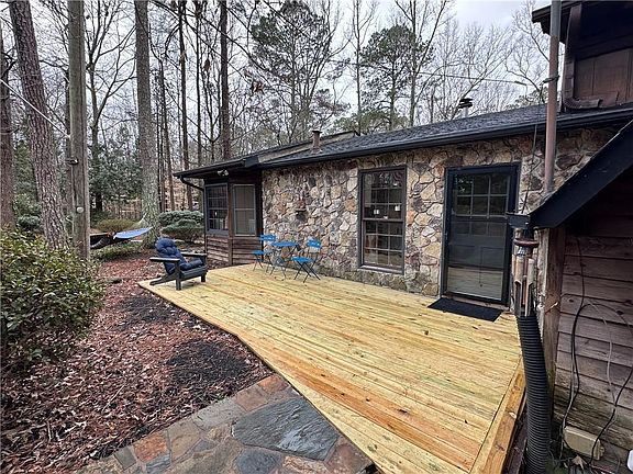 2nd image of 203 Ponderosa Rd