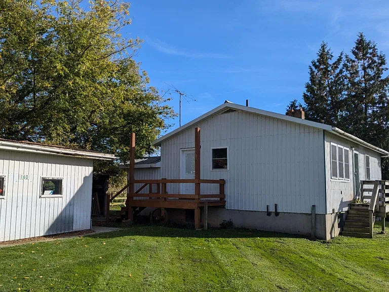 1518 Border Rd — Photo 2