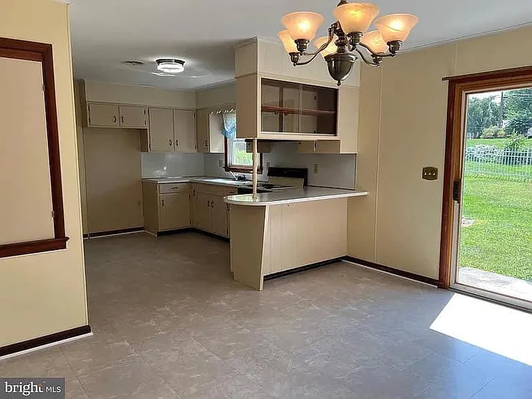 1270 Pleasant View Dr — Photo 5