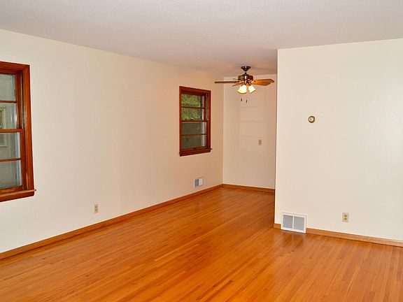 3rd image of 5032 Sheridan Ave S