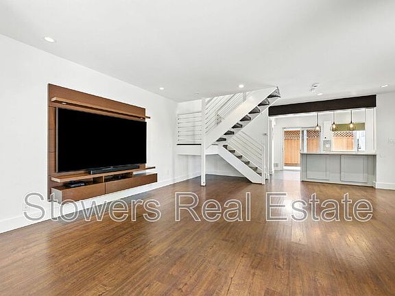 3rd image of 617 Garden Creek Pl