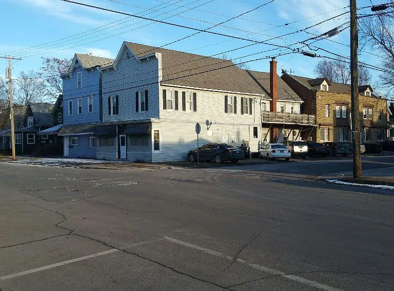 Schenck St — Photo 2