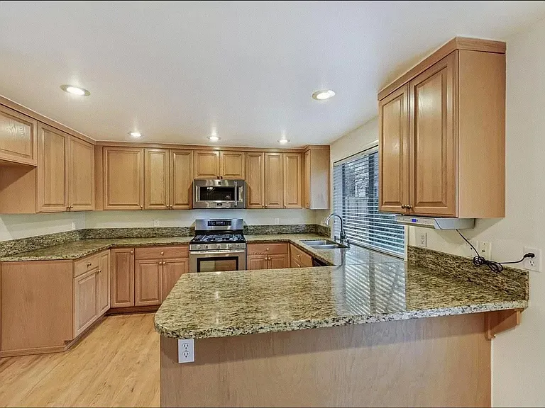19120 NE 46th Ct — Photo 8