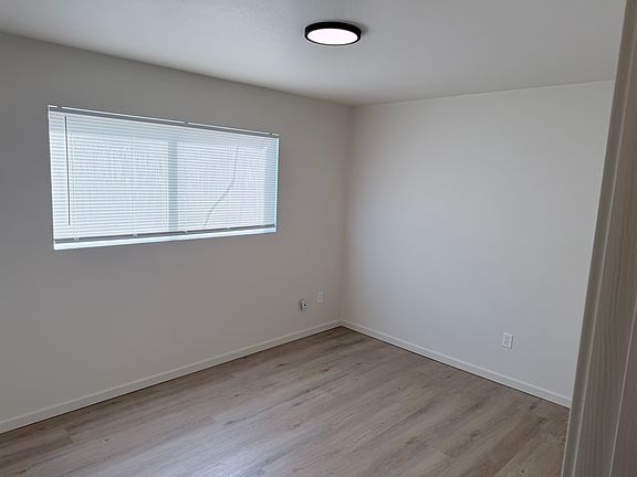 4th image of 223 E St NE #2
