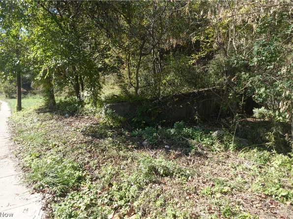 National Rd, Bridgeport, OH 43912