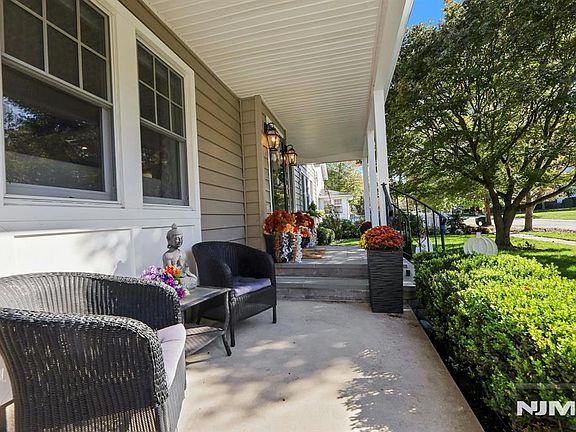 3rd image of 615 Sylvan Place
