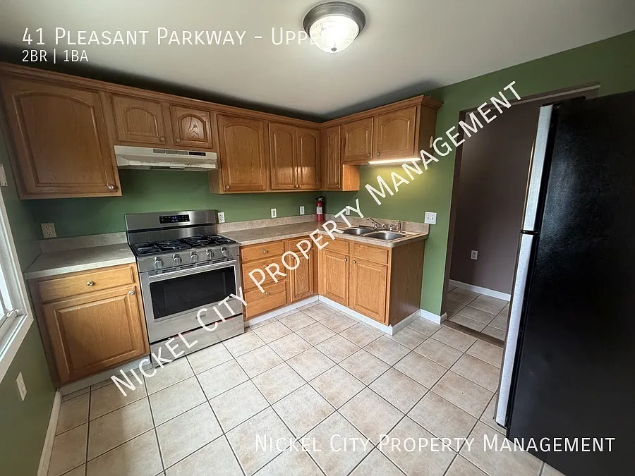 41 Pleasant Pkwy #UPPER