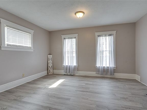 5th image of 1103 Greenfield Ave SW