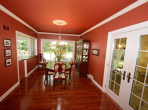 3rd image of 220 Pembroke Ave