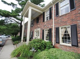 247 Stonehenge Dr APT 103, Saint Matthews, KY 40207