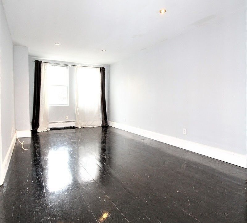 1st image of 149 Jefferson Ave #2R