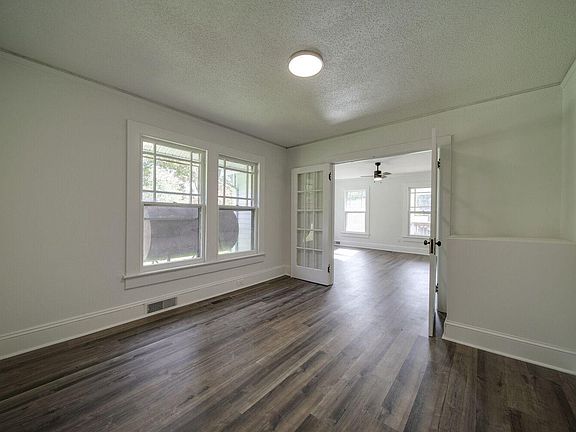 5th image of 3086 Lutz Blvd