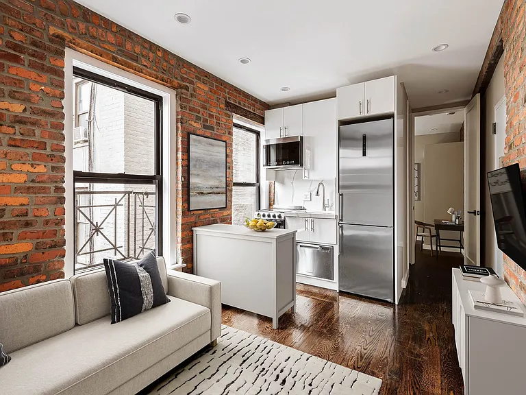 437 E 12th St #1D — Photo 1