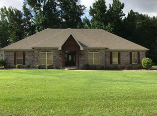 12083 Lakeview Manor Dr, Northport, AL 35475
