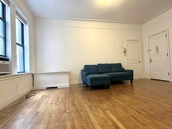 2nd image of 2350 Broadway #832