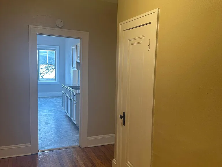 Highland Manor Apartments — Photo 8